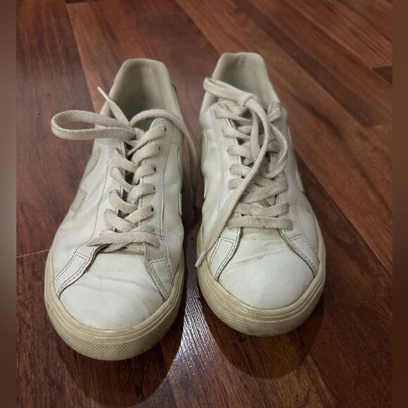 VEJA SHOES SIZE 8 - Picture 3 of 9